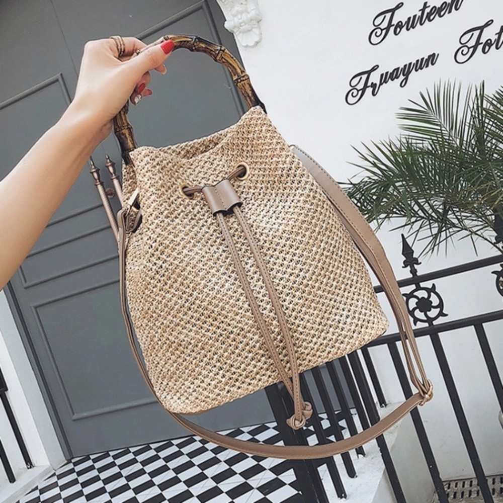 ๐๐ TULUM Bamboo Handle Straw Bucket Bag - Picture 4 of 8